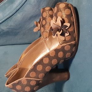 Vintage style women's pumps Gold and Brown by Ruby Shoo size 9 EU 40